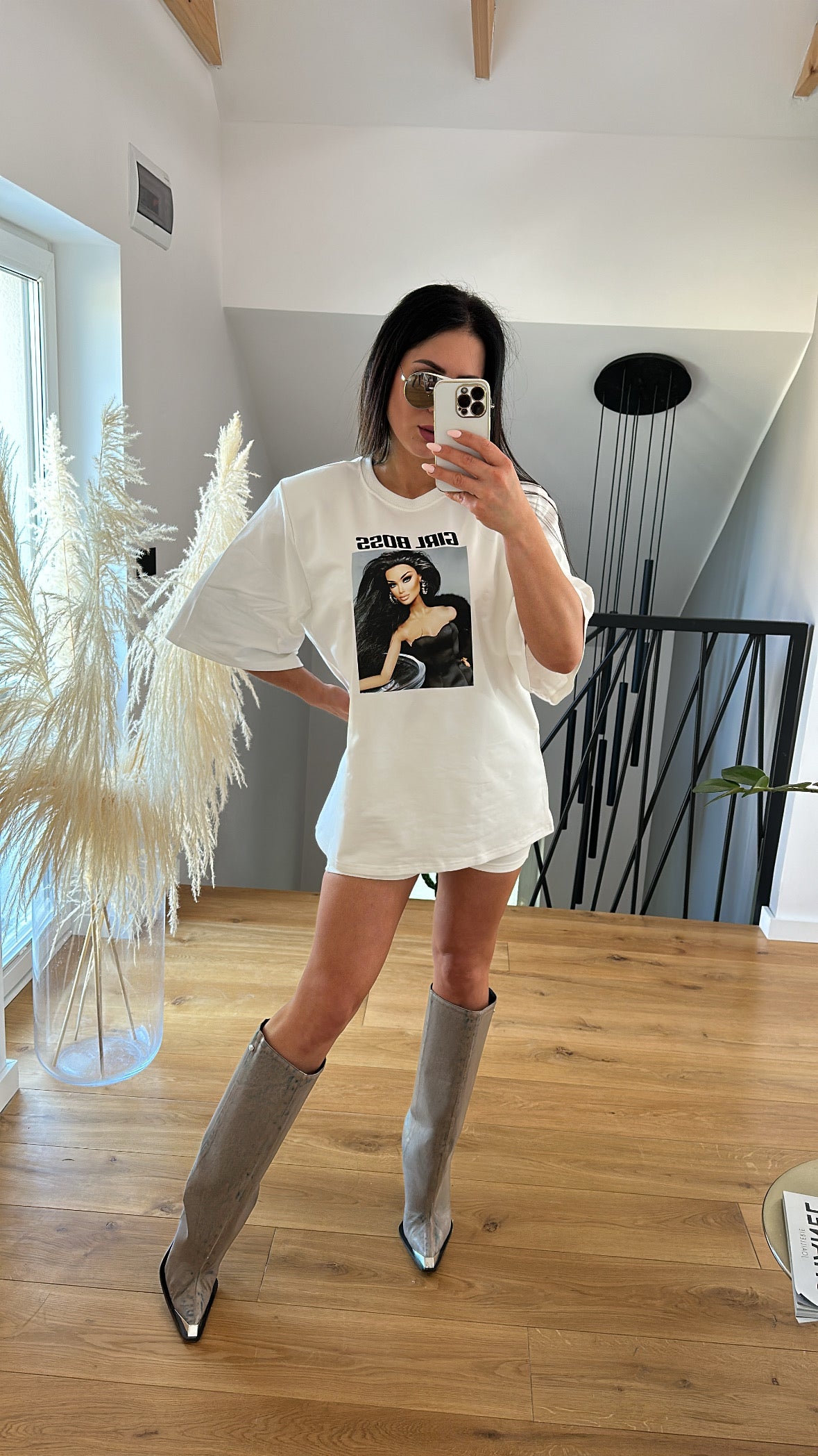 T-shirt GIRL BOSS - biały