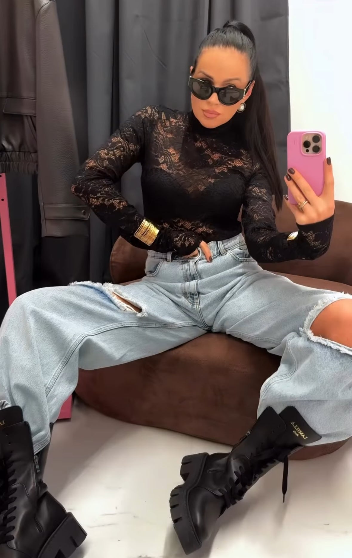 Bluzka koronkowa z golfem La Milla - czarny